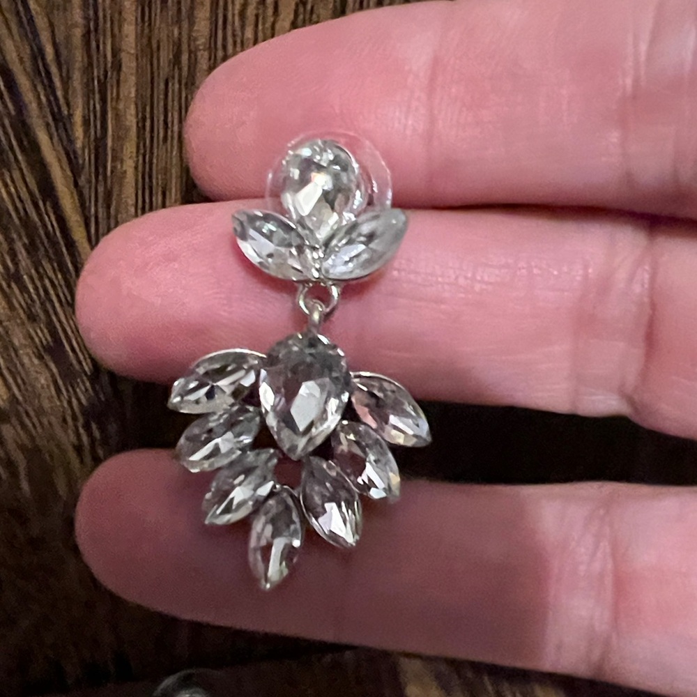 3/$18 Elegant Silver Crystal Drop Earrings - Made With Swarovski Crystal Lot 739